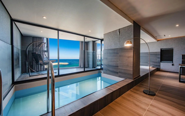 Sokcho W Spa Pool Villa B