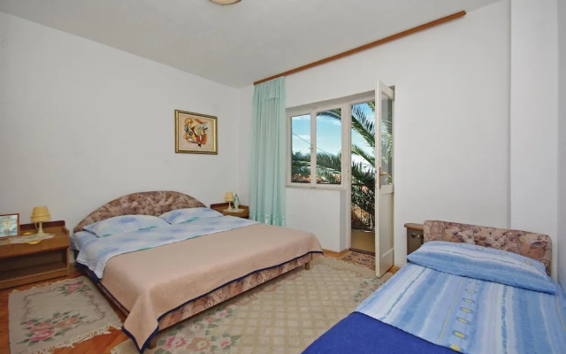 Beautiful Home in Podaca With Wifi and 4 Bedrooms