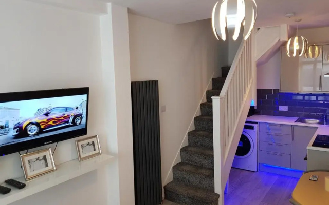Webb place 2 bedroom apartment !