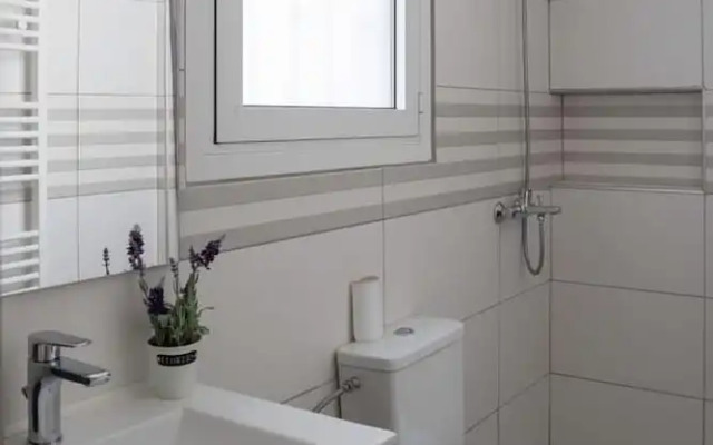 The Athenian Penthouse Studio - An Urban Haven