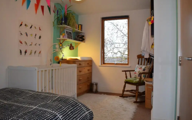 East London Riverside Apartment