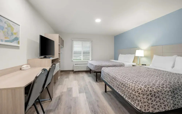 WoodSpring Suites Medford near I-5
