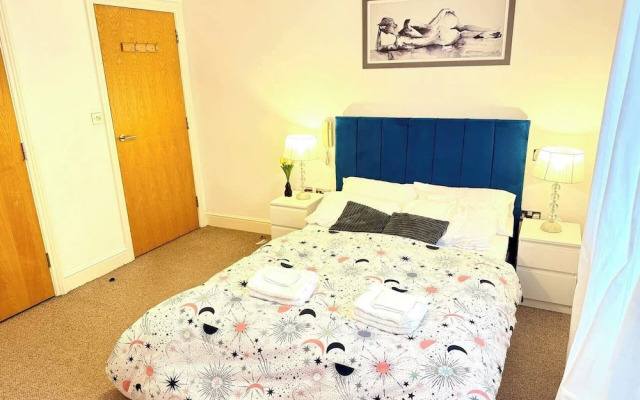 City Centre - Sleeps 2 - Wifi Parking Projector