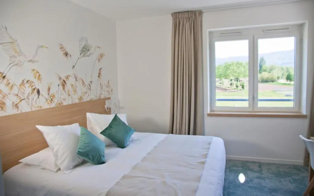 Shana Hotel & Residence