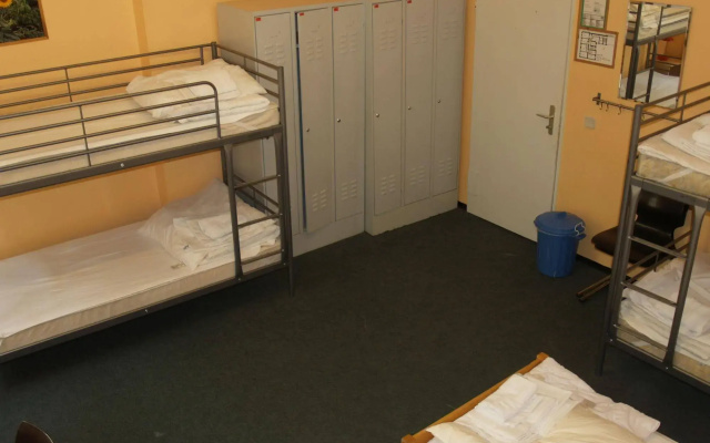 HappyGoLucky Hotel & Hostel