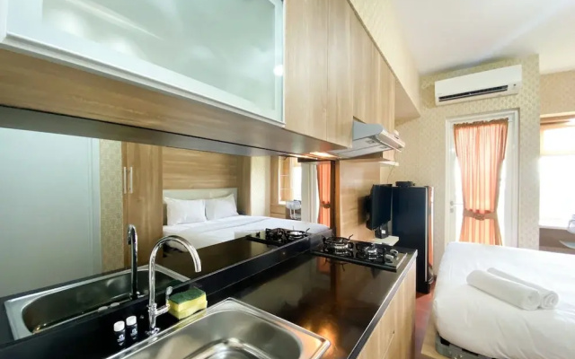 Cozy Stay Studio Room At Springlake Summarecon Bekasi Apartment