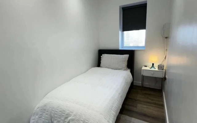 House Sleeps 6 Garden