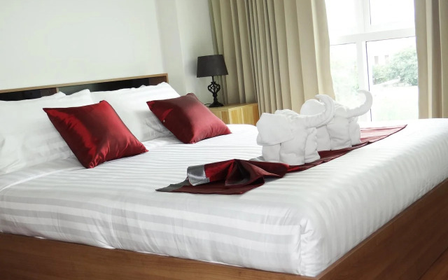 Infinity Holiday Inn Bangkok