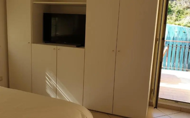 BB Iris  Apartments