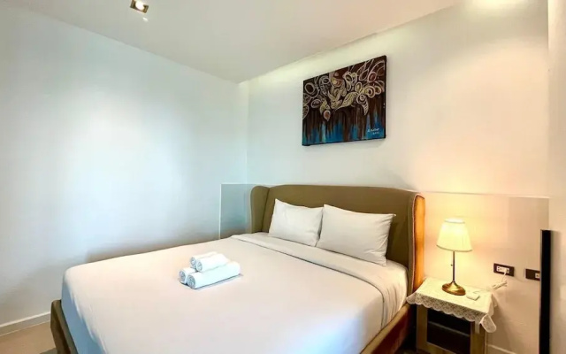 Emerald 702 - Triplex Penthouse With Stunning View