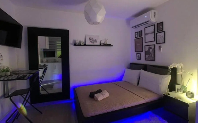 Studio Room, Room A, totally independent.