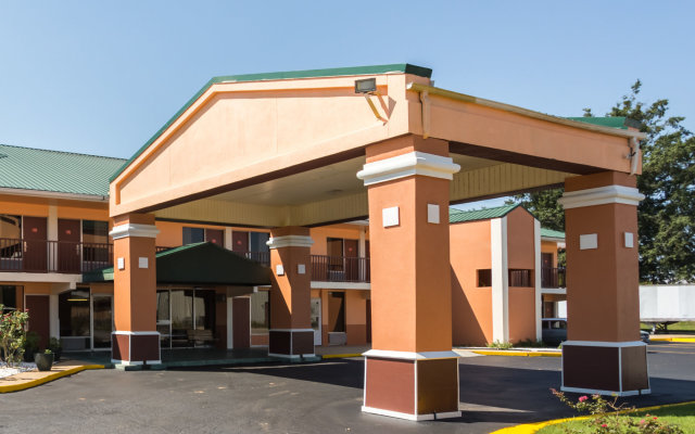 Отель Econo Lodge США, Декейтер - отзывы, цены и фото номеров - забронировать отель Econo Lodge онлайн вид на фасад