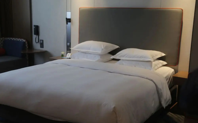 Holiday Inn Express Shanghai Pujiang Lianhang Road by IHG