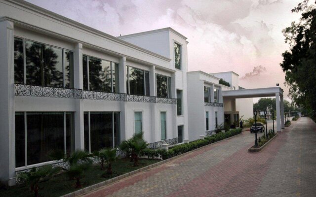 Отель Country Inn & Suites by Radisson, Delhi Satbari Индия, Нью-Дели - отзывы, цены и фото номеров - забронировать отель Country Inn & Suites by Radisson, Delhi Satbari онлайн вид на фасад
