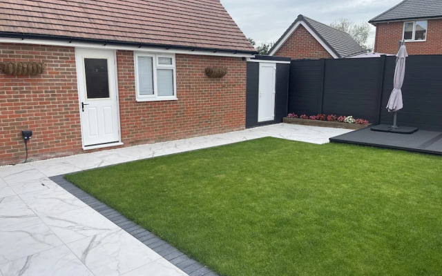 Modern-luxury 1bedroom-ensuitebathroom-garden-wifi