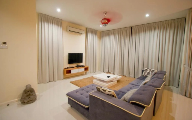 Tropika Ferringhi Villa