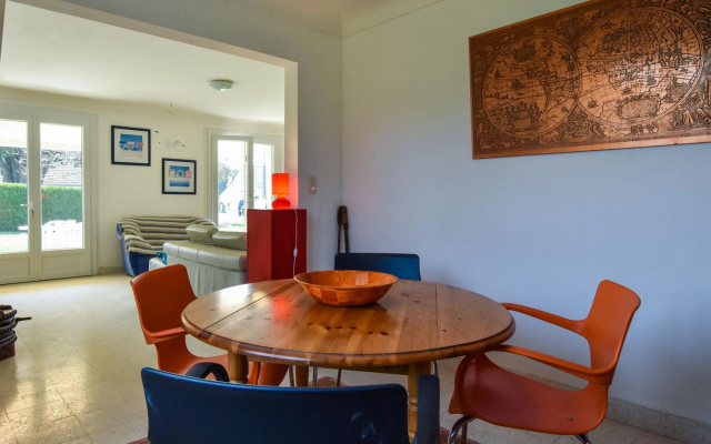 Serene Holiday Home in Pénestin, 300m from the beach
