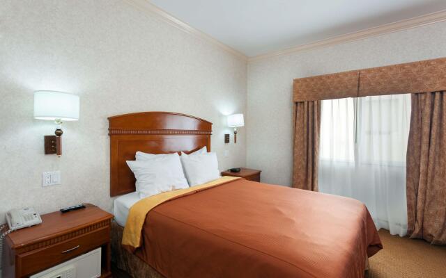 Howard Johnson Hotel & Suites by Wyndham Pico Rivera 2