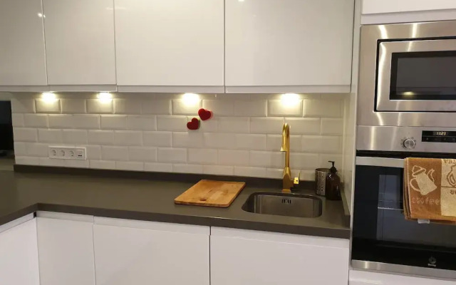 Newly Refurbished Luxury 3 Bed Duplex Apartment