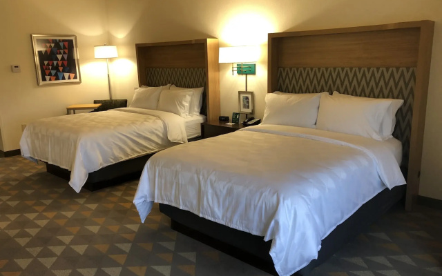 Holiday Inn and Suites Memphis Southeast Germantown