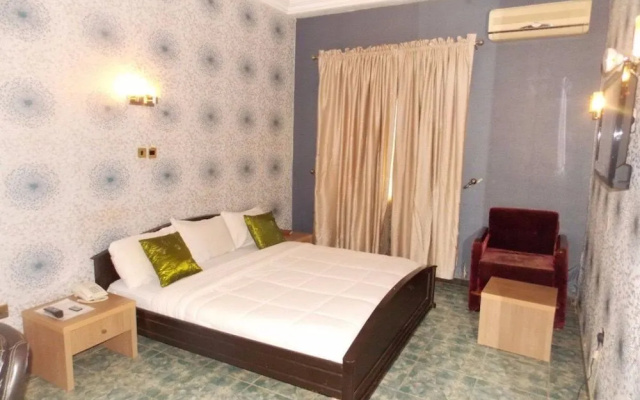 Thornberry Savannah Suite Hotel