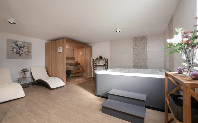 Villa Celtis by Villas Holiday