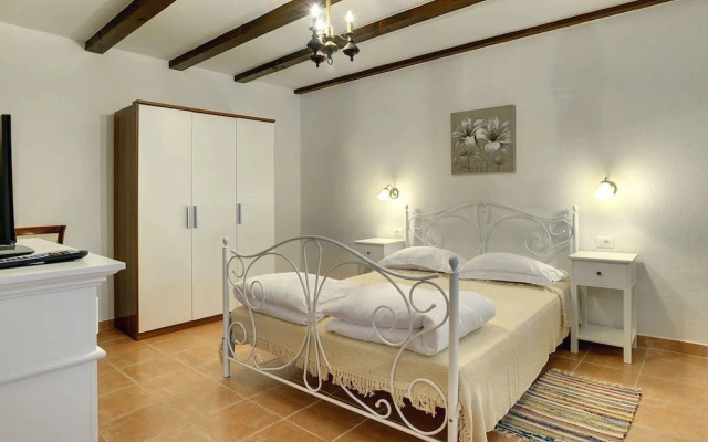 Holiday Home in Rojnici With Private Pool