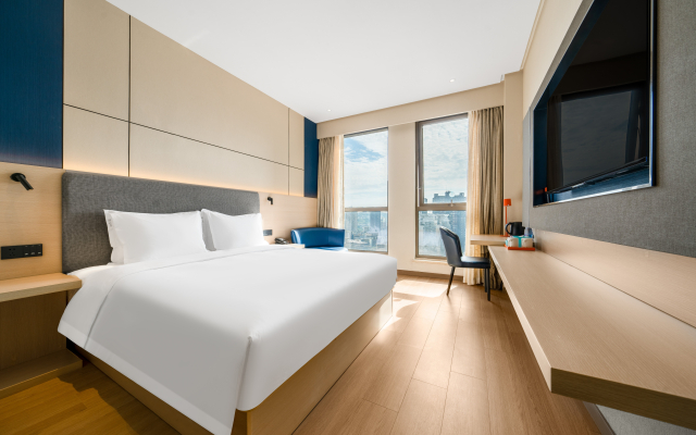 Holiday Inn Express Chongqing Guanyinqiao by IHG