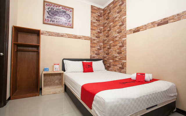 RedDoorz near Stasiun Kota Baru Malang