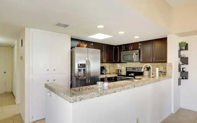 Sunny Tucson Townhome w/ Patio & Mountain Views!
