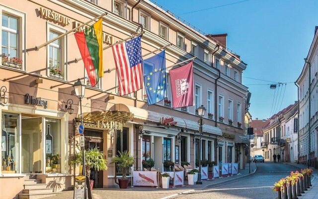 IMPERIAL Hotel & Restaurant Вильнюс вид на фасад
