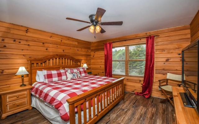 McKenzie's Cabin 2 Bedroom House