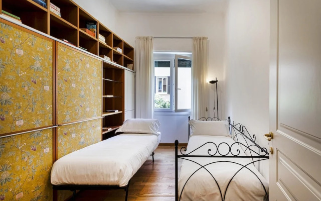 Light Apartment in Albaro