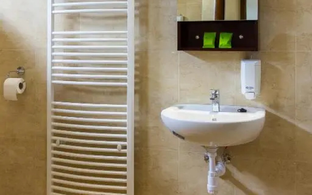 M1 Szekér Csárda Hotel és Étterem