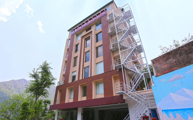 Kamay The Grand Alova