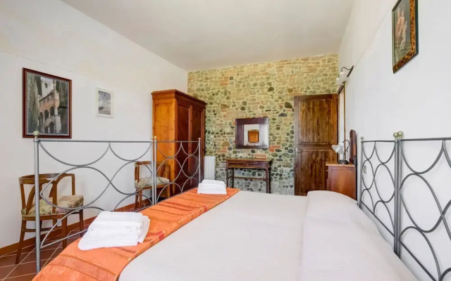 Apartment in Peccioli With Pool