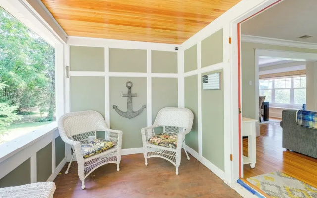 Cozy Michigan Retreat w/ Deck & Gas Grill!
