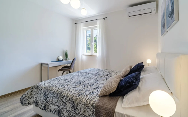 Janie in Splitska With 4 Bedrooms and 2 Bathrooms