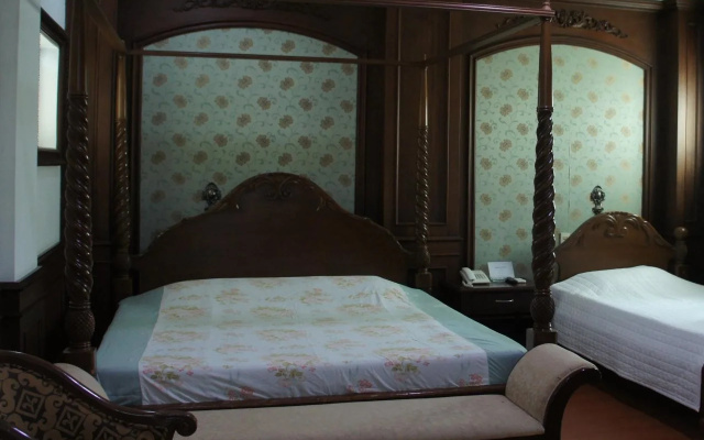 Valentine Park Hotel