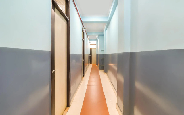 OYO 60098 Radhey Inn