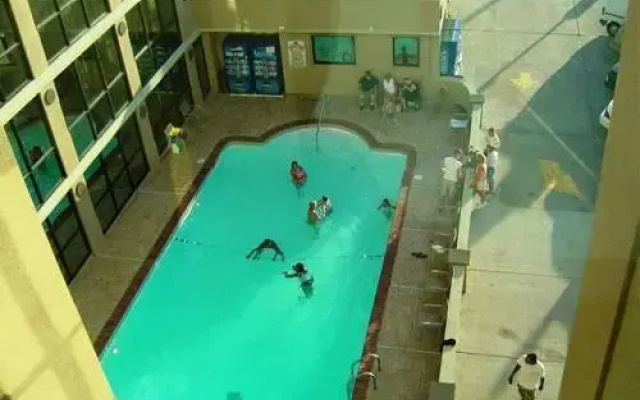 Palm Grove Hotel & Suites