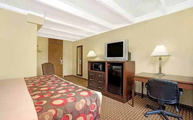 Days Inn Bloomington West
