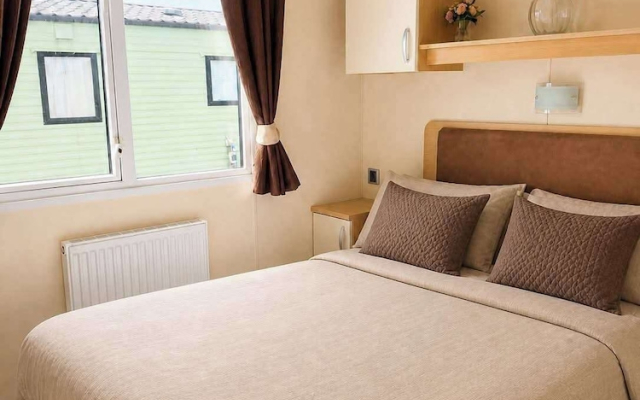 Caravan Meg Sleeps 6 With Free Parking