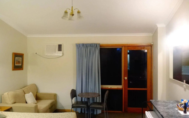Coal Creek Motel