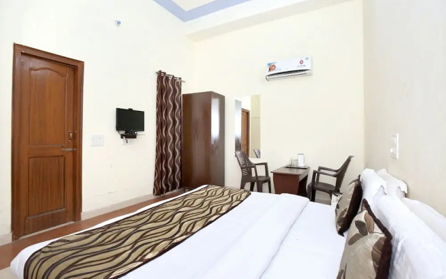 OYO 7609 Hotel Dolphin