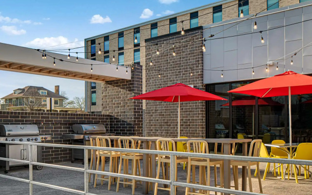 Home2 Suites Des Moines at Drake University