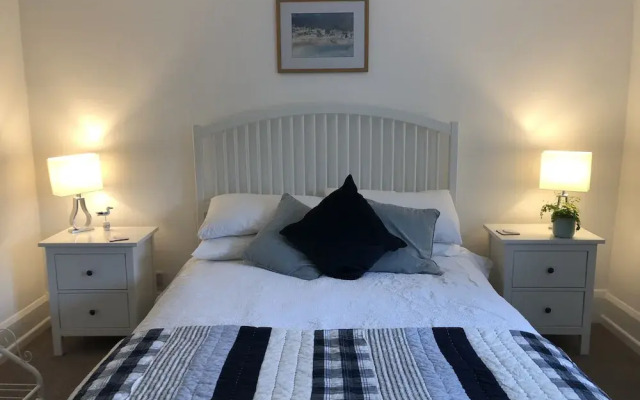 1 Lymbrook Cottages