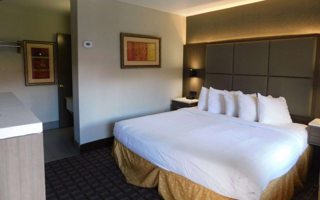 Days Inn & Suites by Wyndham Downtown Gatlinburg Parkway