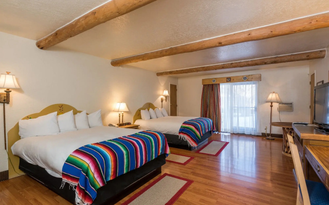 El Pueblo Lodge