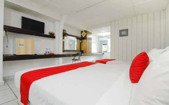 RedDoorz near Pelabuhan Tanjung Pandan Belitung